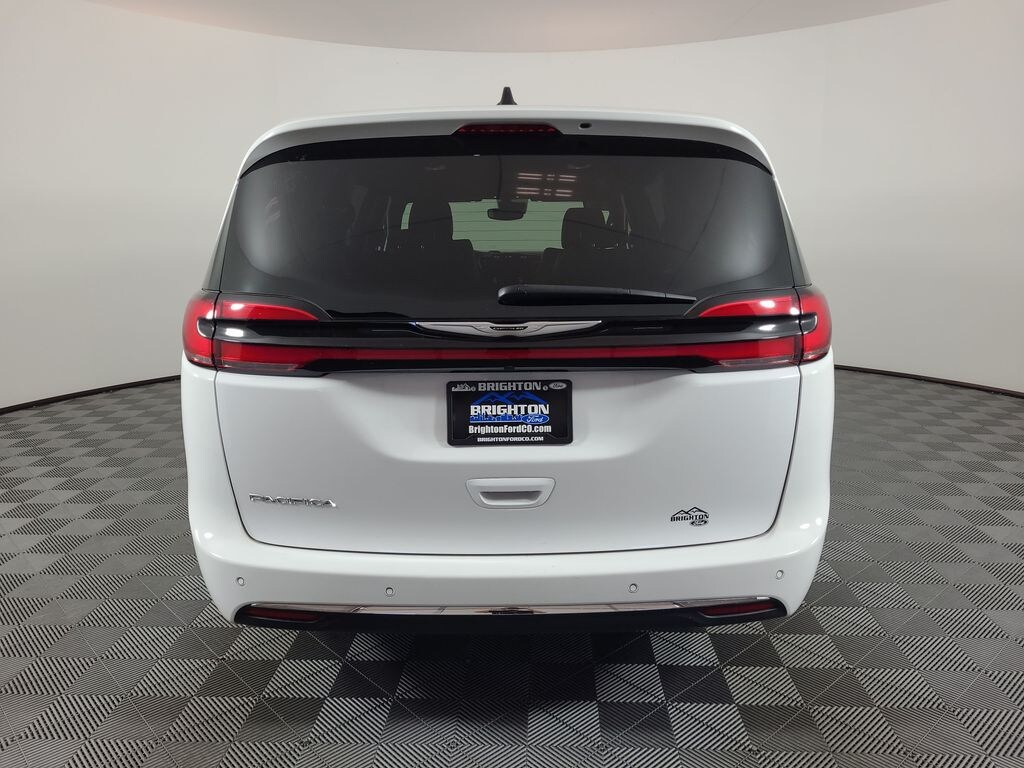 Used 2025 Chrysler Pacifica Select Van Passenger Van