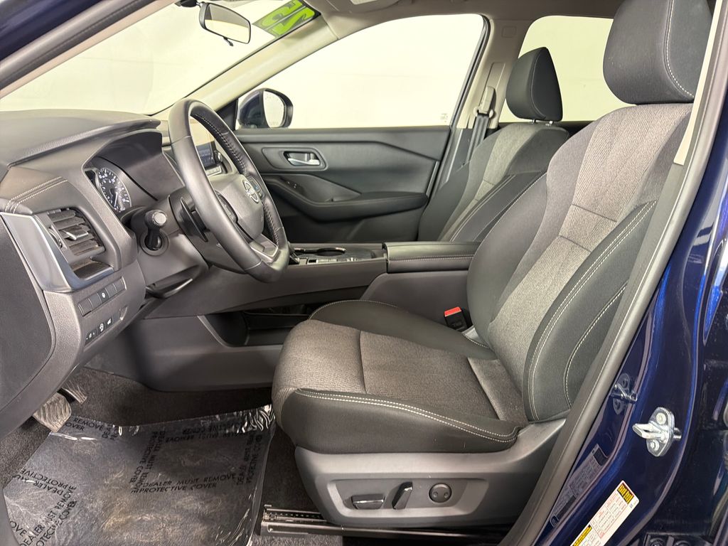 2025 Nissan Rogue SV - Photo 19