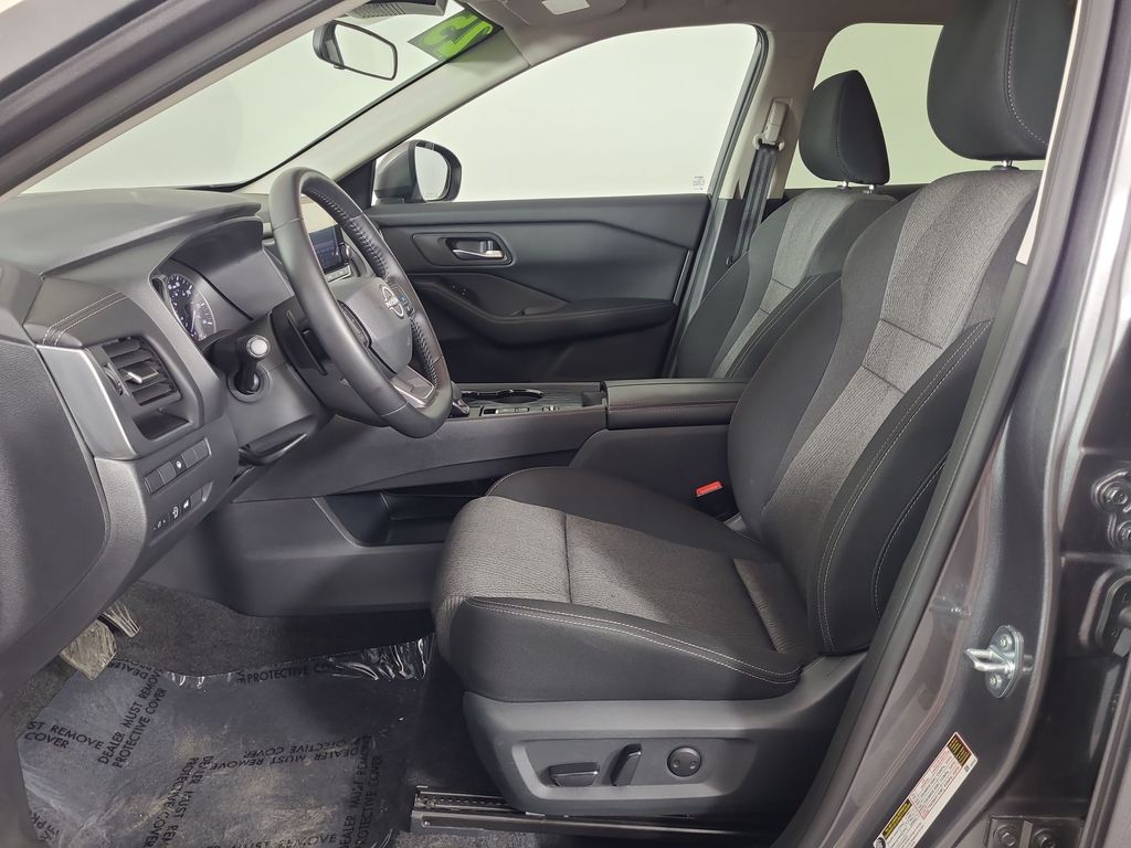 2025 Nissan Rogue SV - Photo 18