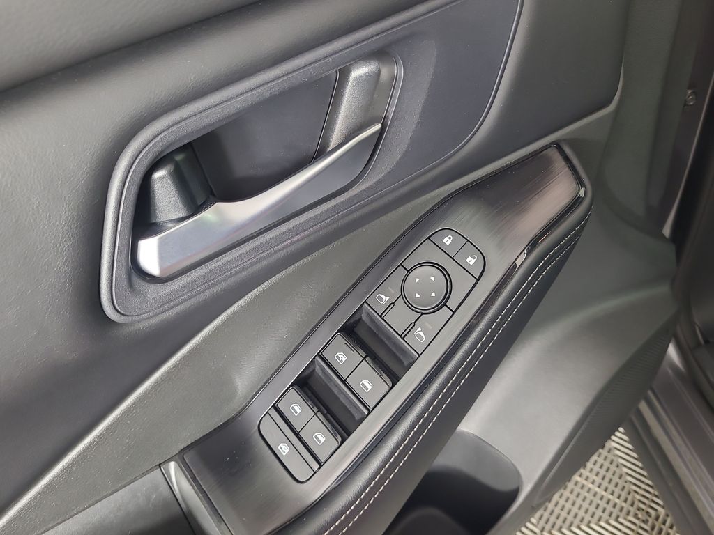 2025 Nissan Rogue SV - Photo 17