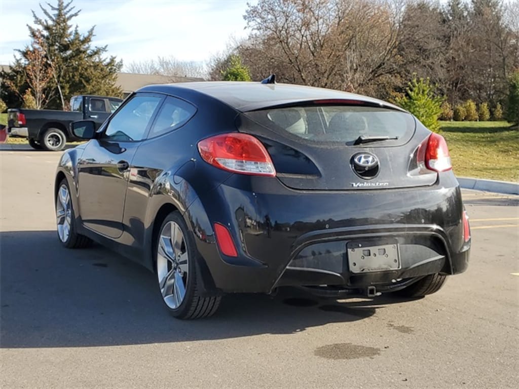 Used 2013 Hyundai Veloster Base w/Black Hatchback