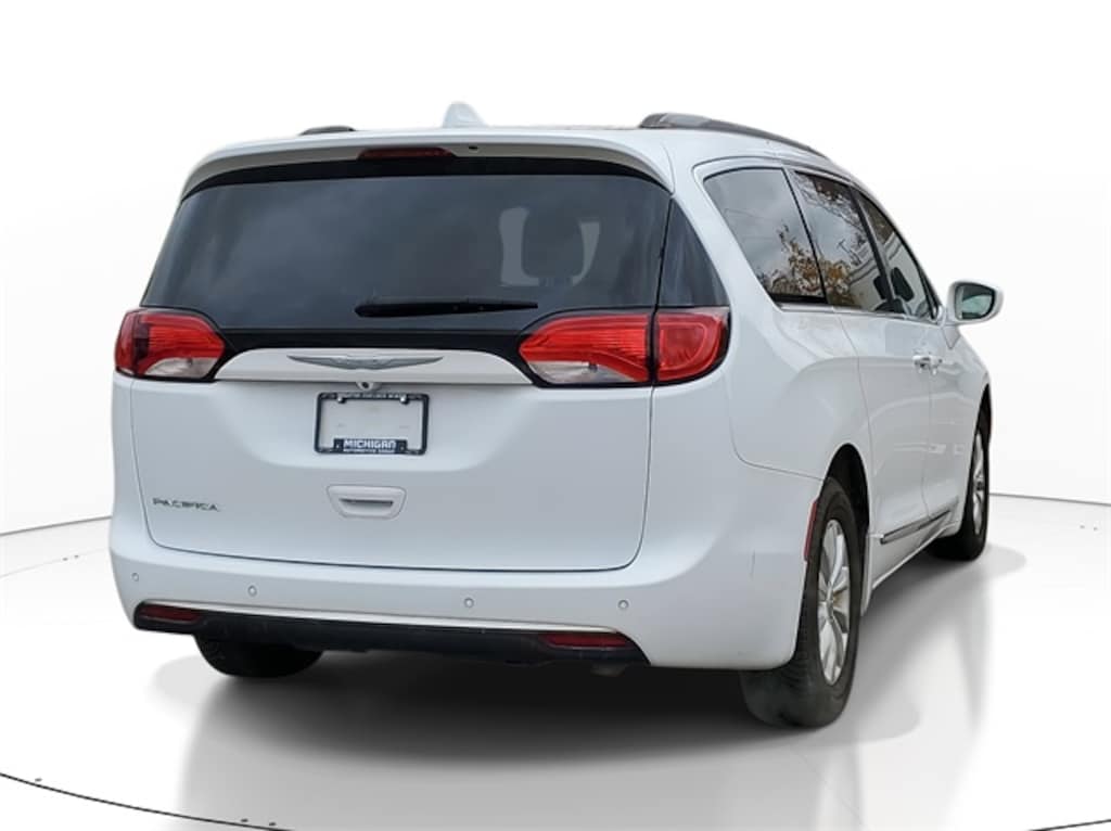 Used 2017 Chrysler Pacifica Touring-L Van