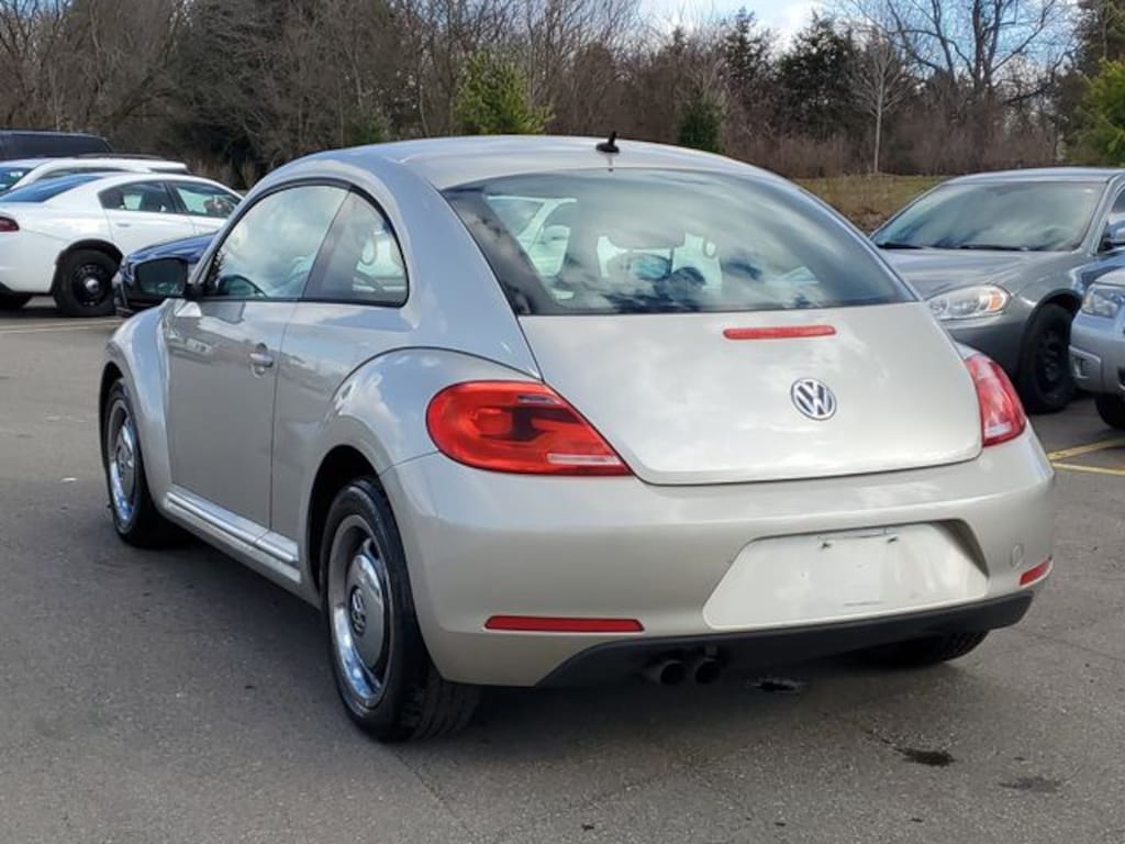 Used 2012 Volkswagen Beetle 2.5L Hatchback