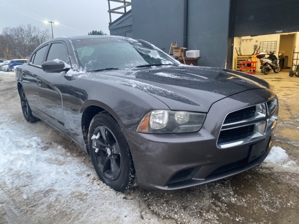 Used 2013 Dodge Charger SE Sedan