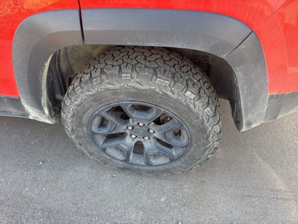 Used 2021 Jeep Cherokee Trailhawk SUV