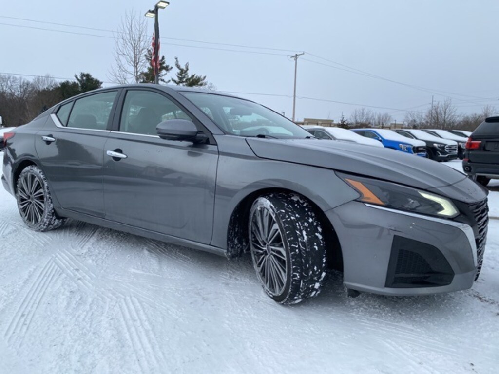 Used 2023 Nissan Altima 2.5 SL Sedan
