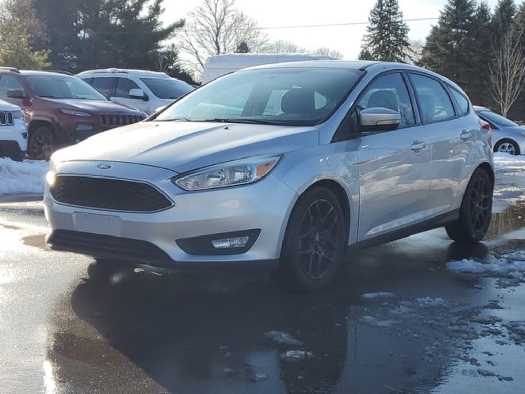 Used 2016 Ford Focus SE Hatchback