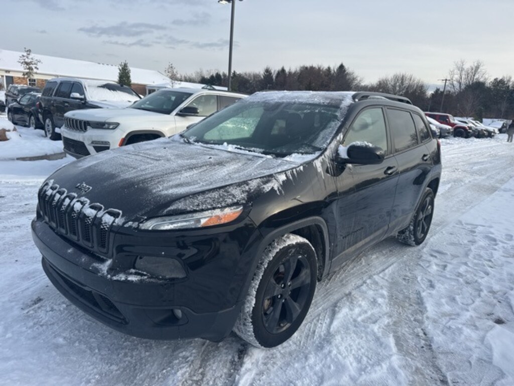 Used 2015 Jeep Cherokee Latitude FWD SUV