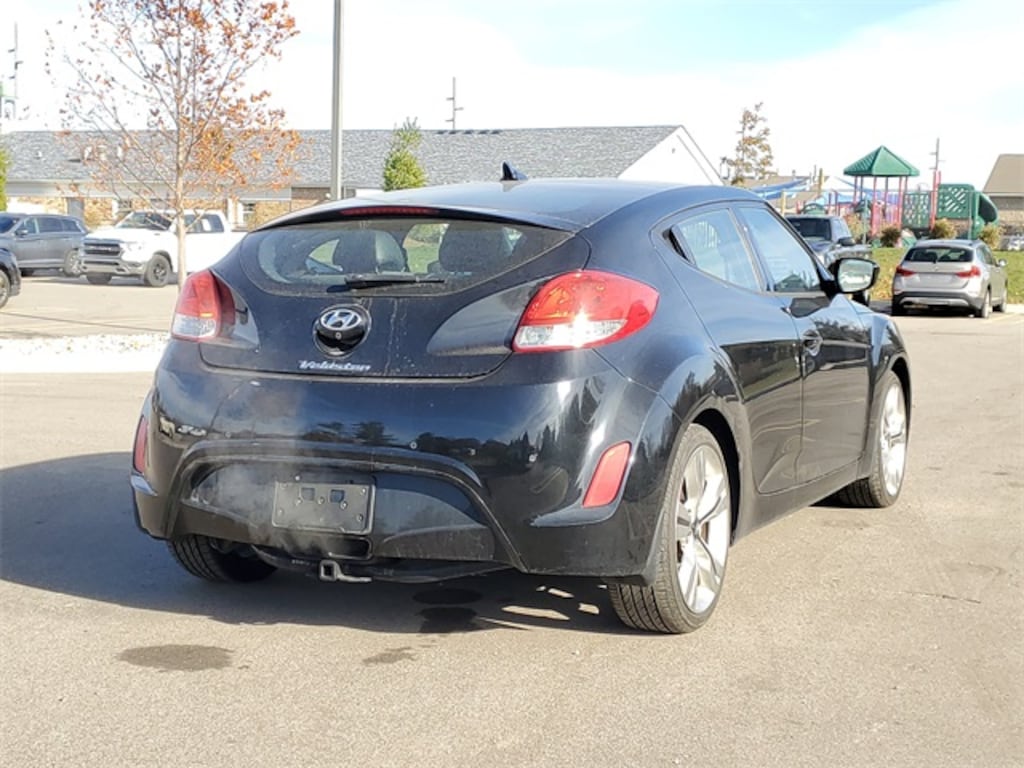 Used 2013 Hyundai Veloster Base w/Black Hatchback