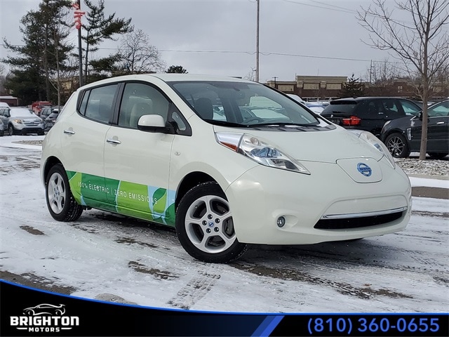 2011 Nissan LEAF SL's photo