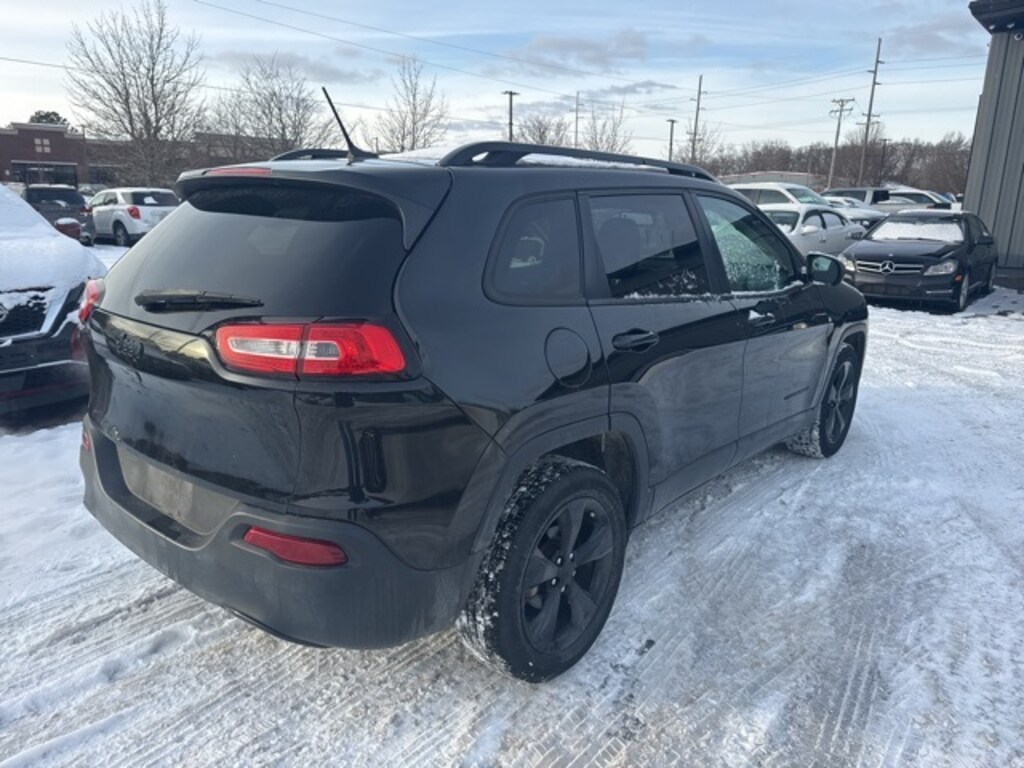 Used 2015 Jeep Cherokee Latitude FWD SUV