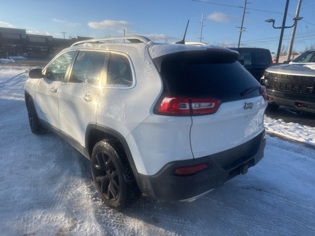Used 2018 Jeep Cherokee Limited FWD SUV