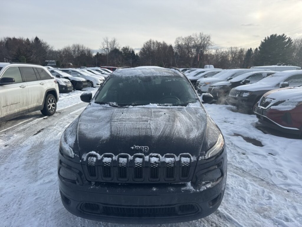 Used 2015 Jeep Cherokee Latitude FWD SUV