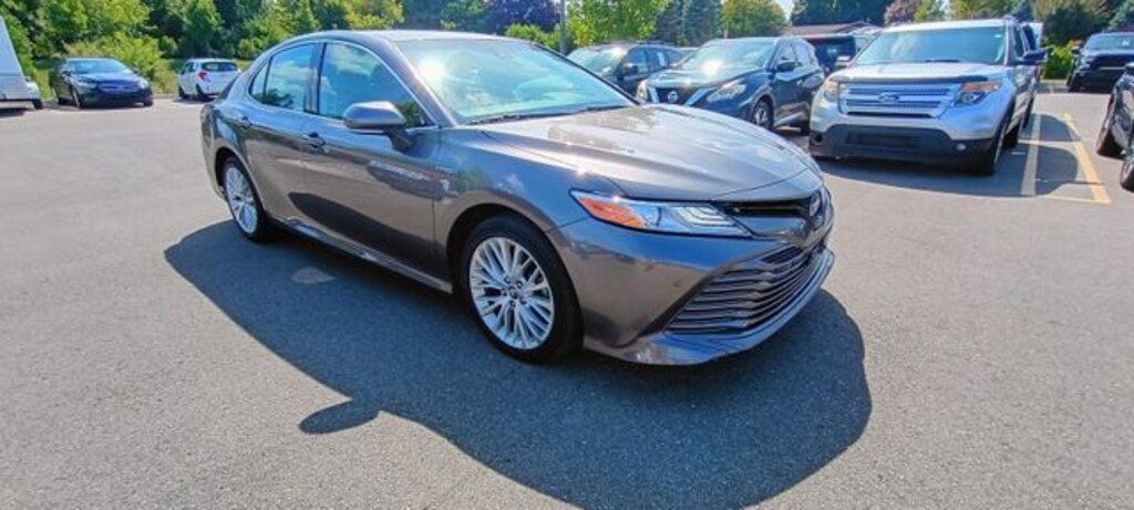 Used 2018 Toyota Camry Hybrid XLE Sedan