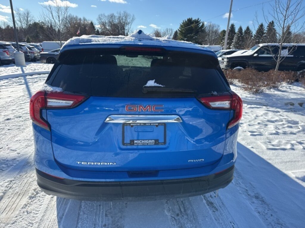 Used 2024 GMC Terrain SLE SUV