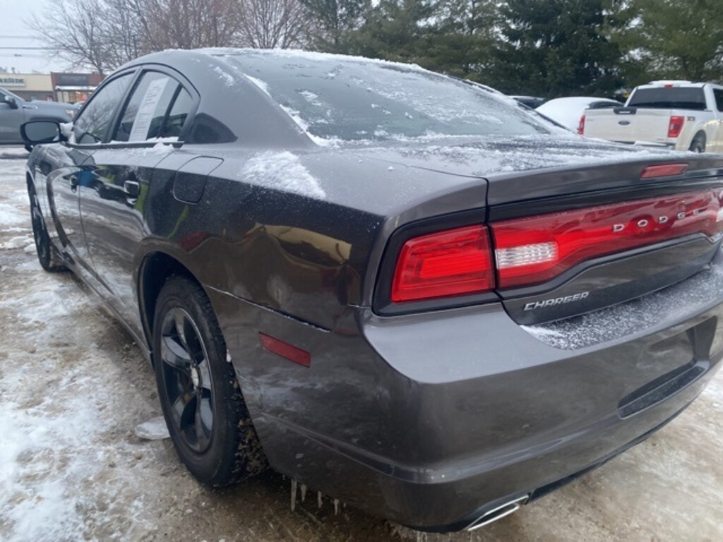 Used 2013 Dodge Charger SE Sedan