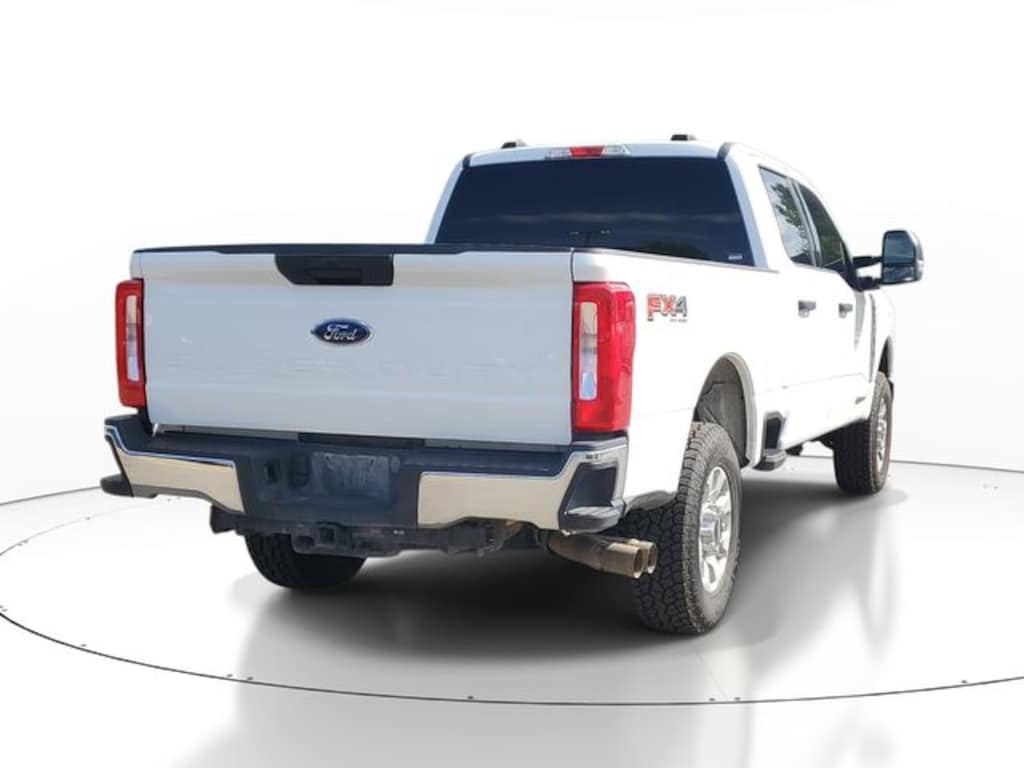 Used 2024 Ford F-250 XLT Truck Crew Cab