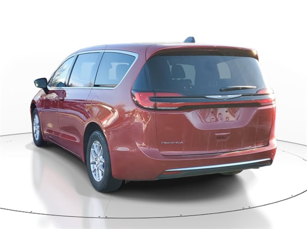 Used 2025 Chrysler Pacifica Select Van Passenger Van
