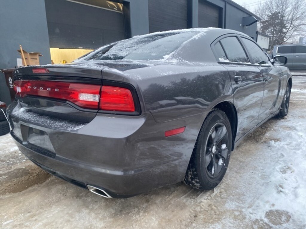 Used 2013 Dodge Charger SE Sedan