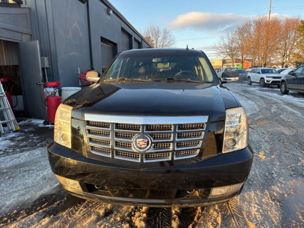 Used 2011 CADILLAC Escalade Luxury SUV