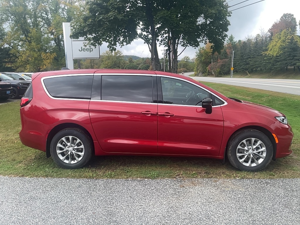 New 2026 Chrysler Pacifica SELECT AWD Passenger Van