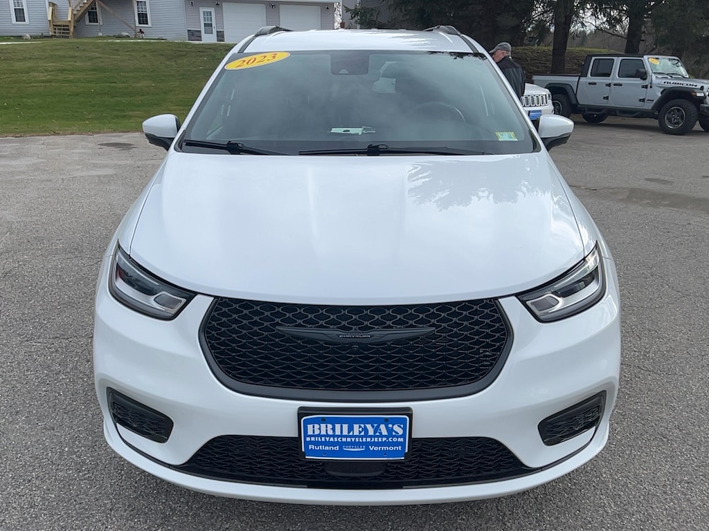 Certified 2023 Chrysler Pacifica Touring L Van Passenger Van
