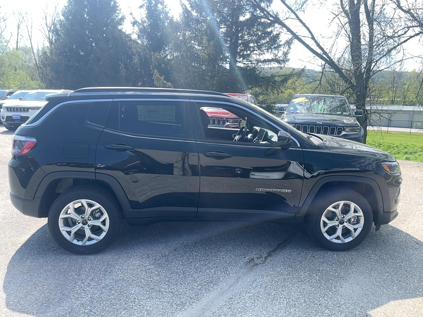 2025 Jeep Compass Latitude photo 4