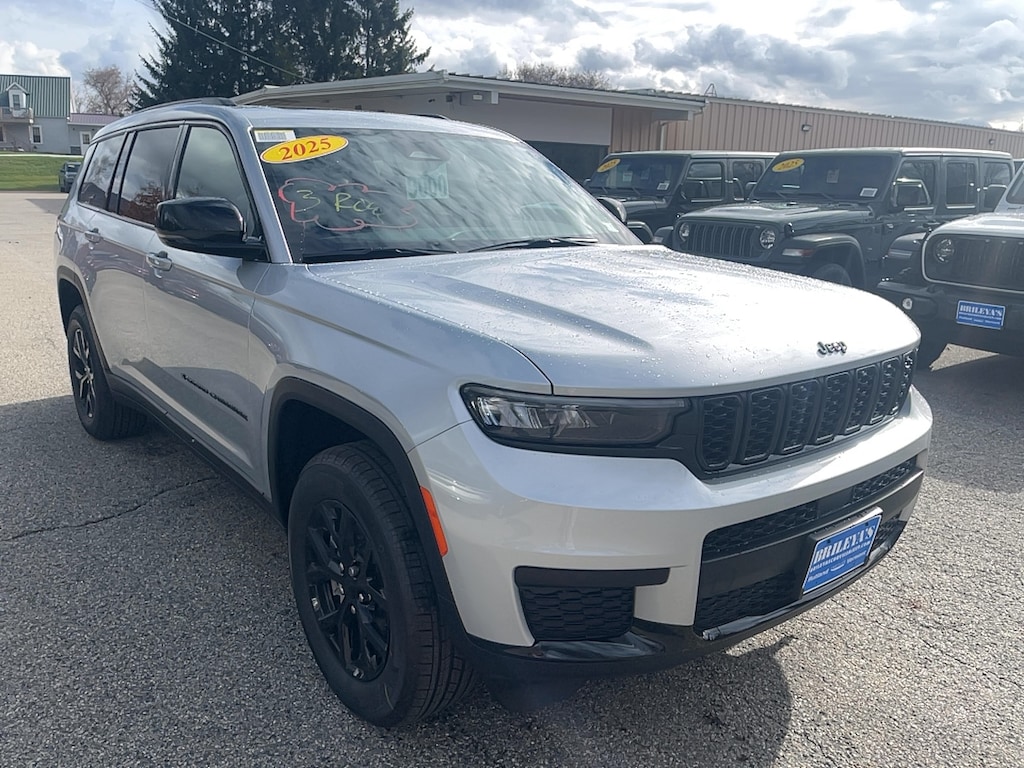 New 2025 Jeep Grand Cherokee L ALTITUDE X 4X4 Sport Utility