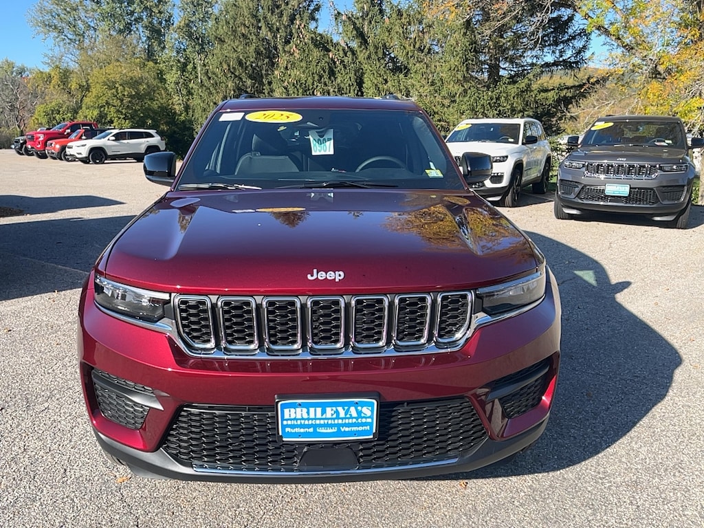 New 2025 Jeep Grand Cherokee LAREDO X 4X4 Sport Utility