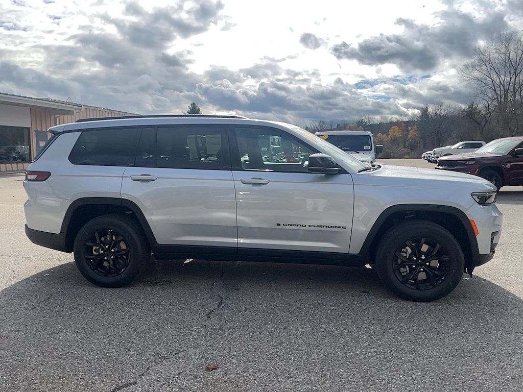New 2025 Jeep Grand Cherokee L ALTITUDE X 4X4 Sport Utility