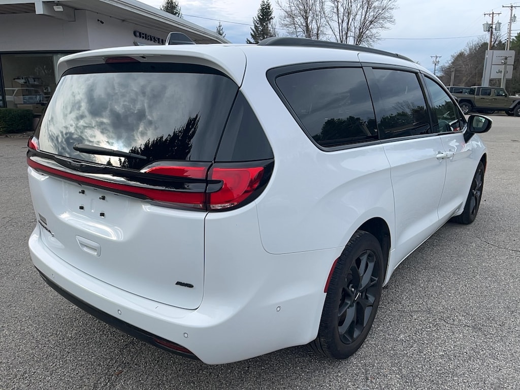 Certified 2023 Chrysler Pacifica Touring L Van Passenger Van