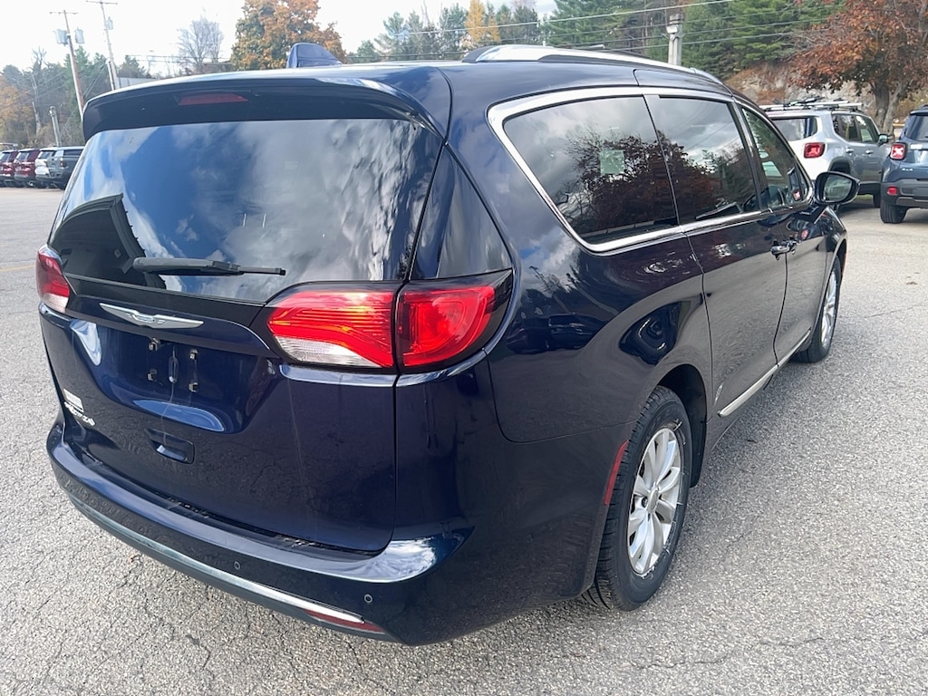 Used 2018 Chrysler Pacifica Touring L Van