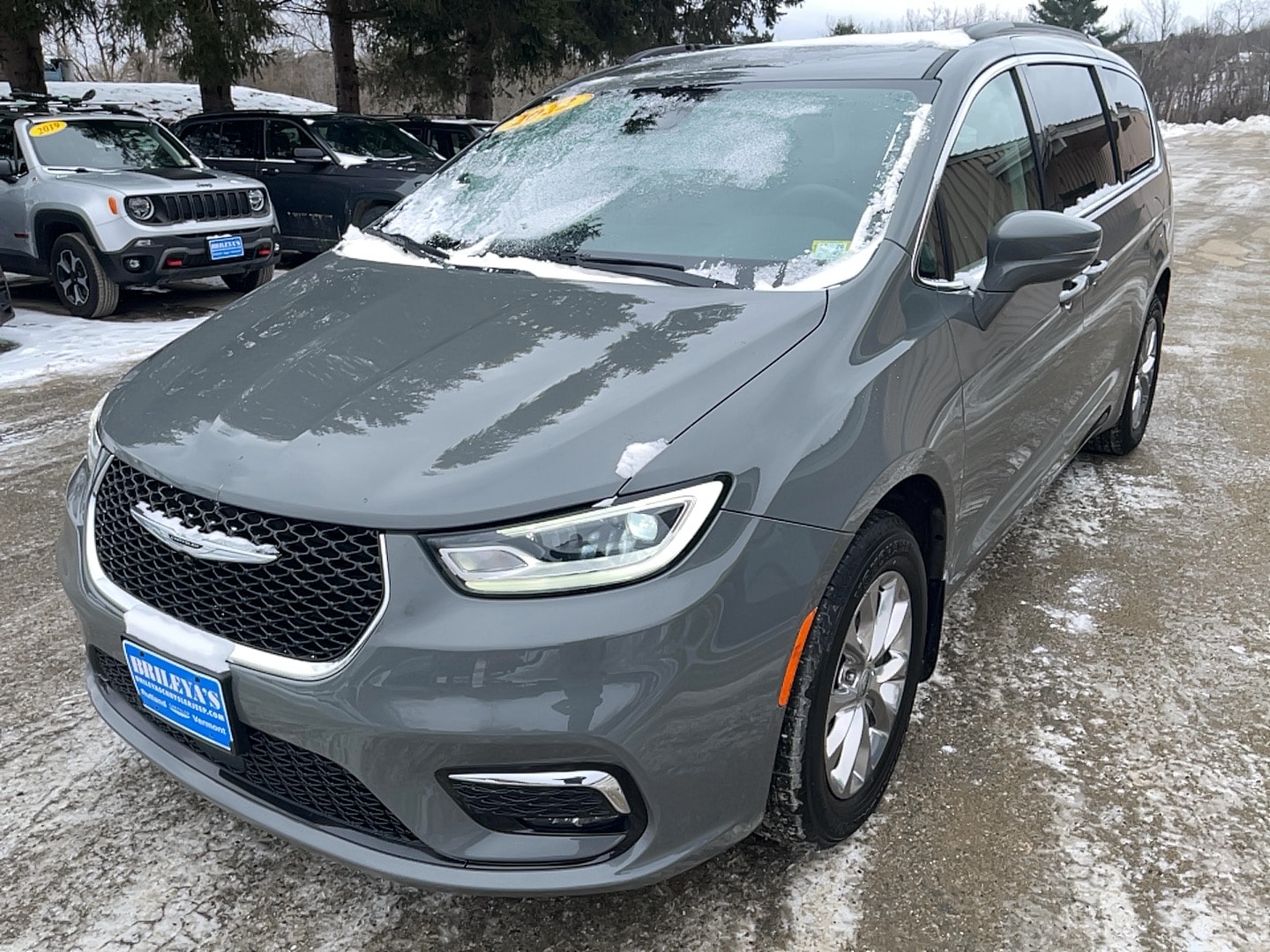 2022 Chrysler Pacifica Touring L's photo