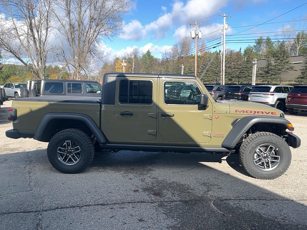 New 2025 Jeep Gladiator MOJAVE 4X4 Pickup