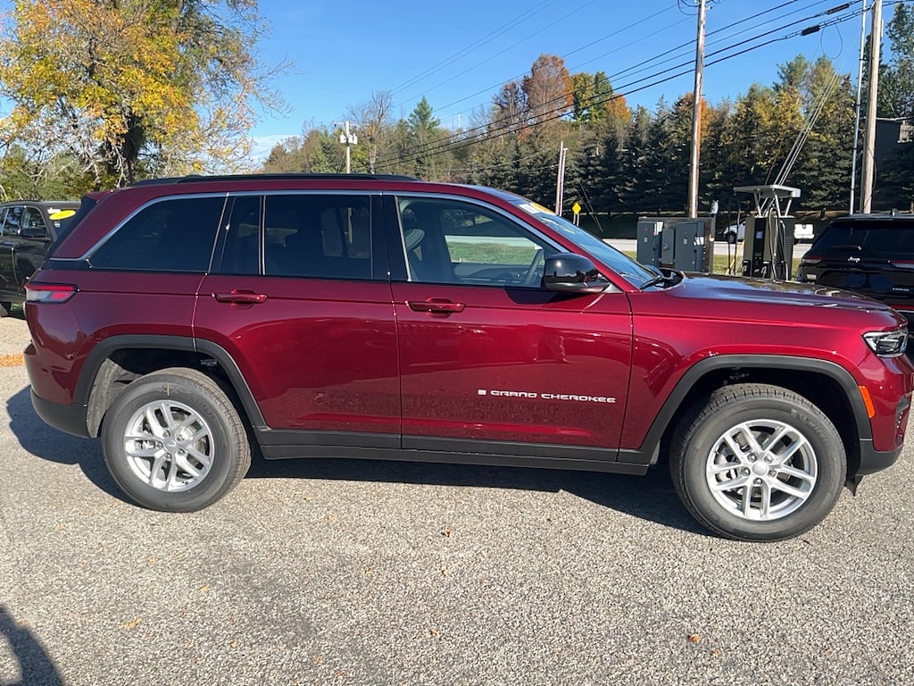 New 2025 Jeep Grand Cherokee LAREDO X 4X4 Sport Utility