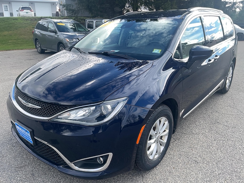 Used 2018 Chrysler Pacifica Touring L Van
