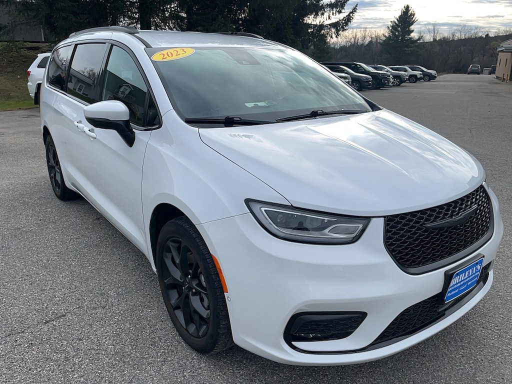 Certified 2023 Chrysler Pacifica Touring L Van Passenger Van