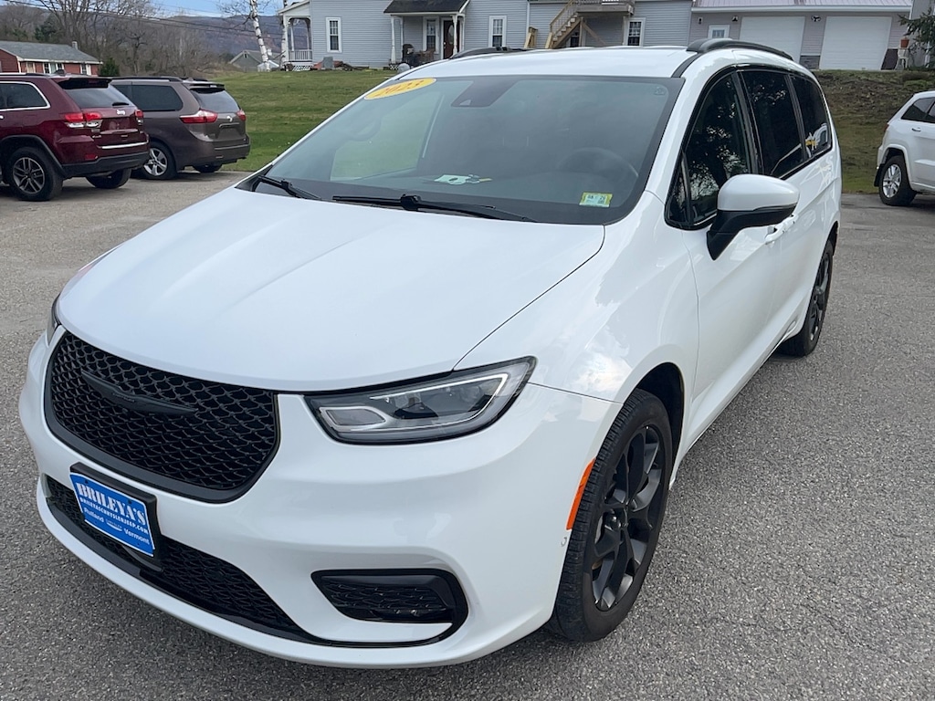 Certified 2023 Chrysler Pacifica Touring L Van Passenger Van
