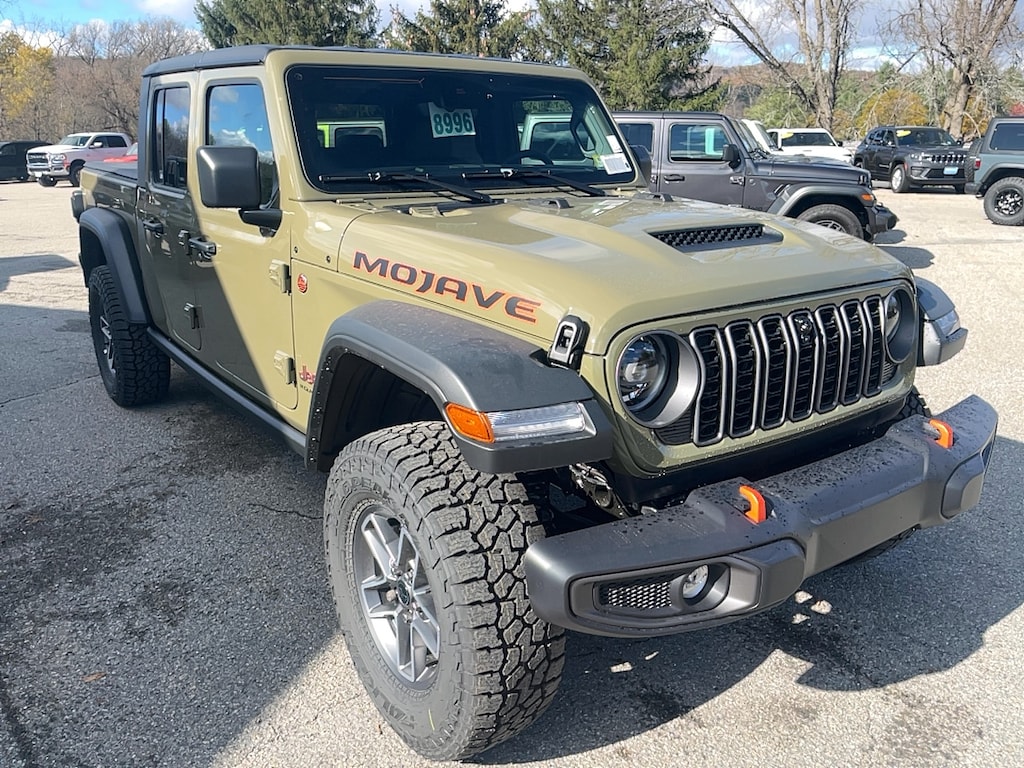 New 2025 Jeep Gladiator MOJAVE 4X4 Pickup