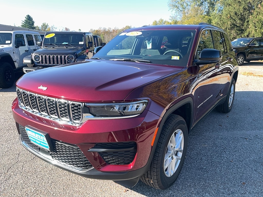 New 2025 Jeep Grand Cherokee LAREDO X 4X4 Sport Utility
