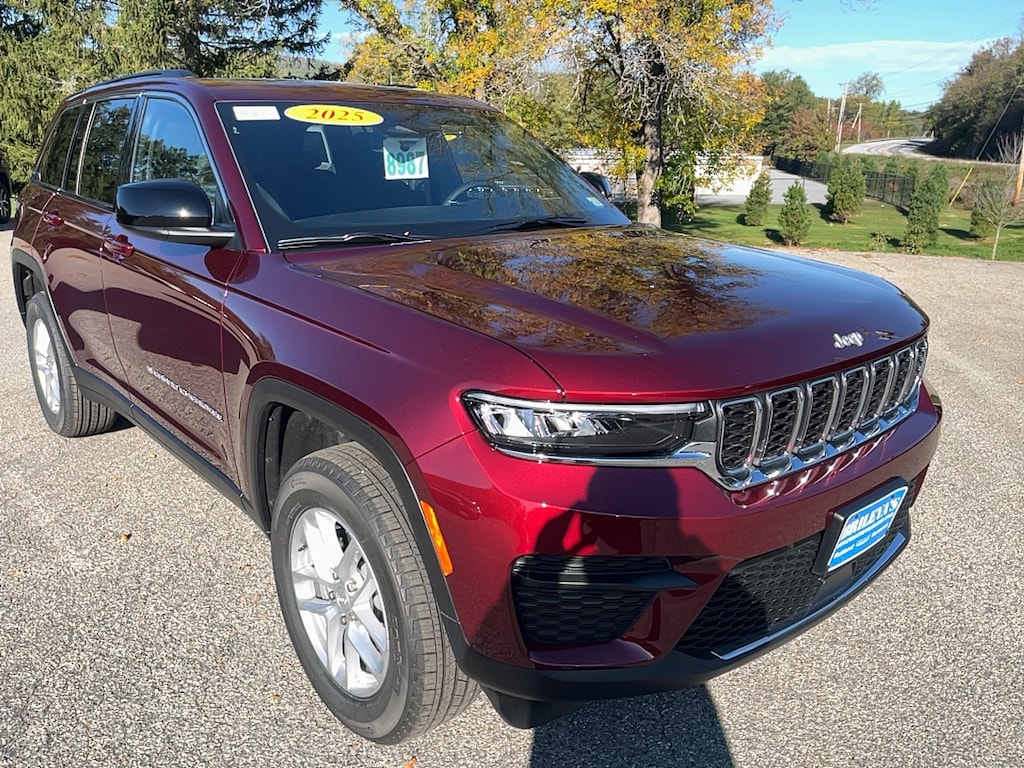 New 2025 Jeep Grand Cherokee LAREDO X 4X4 Sport Utility