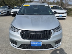 2026 Chrysler Pacifica LIMITED AWD Passenger Van for Sale in Rutland, VT at Brileya's Chrysler Jeep
