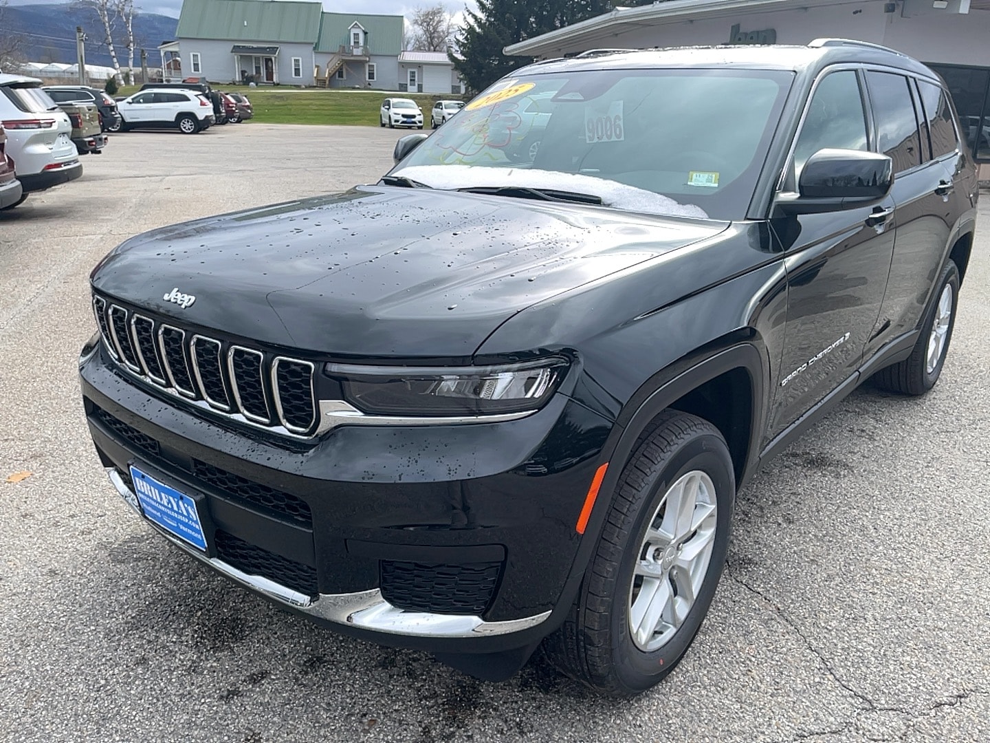 2025 Jeep Grand Cherokee L Laredo's photo