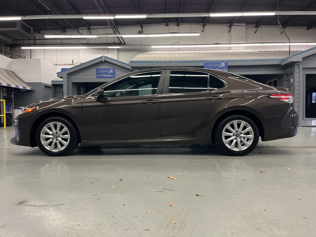 2018 Toyota Camry SE XLE photo 4