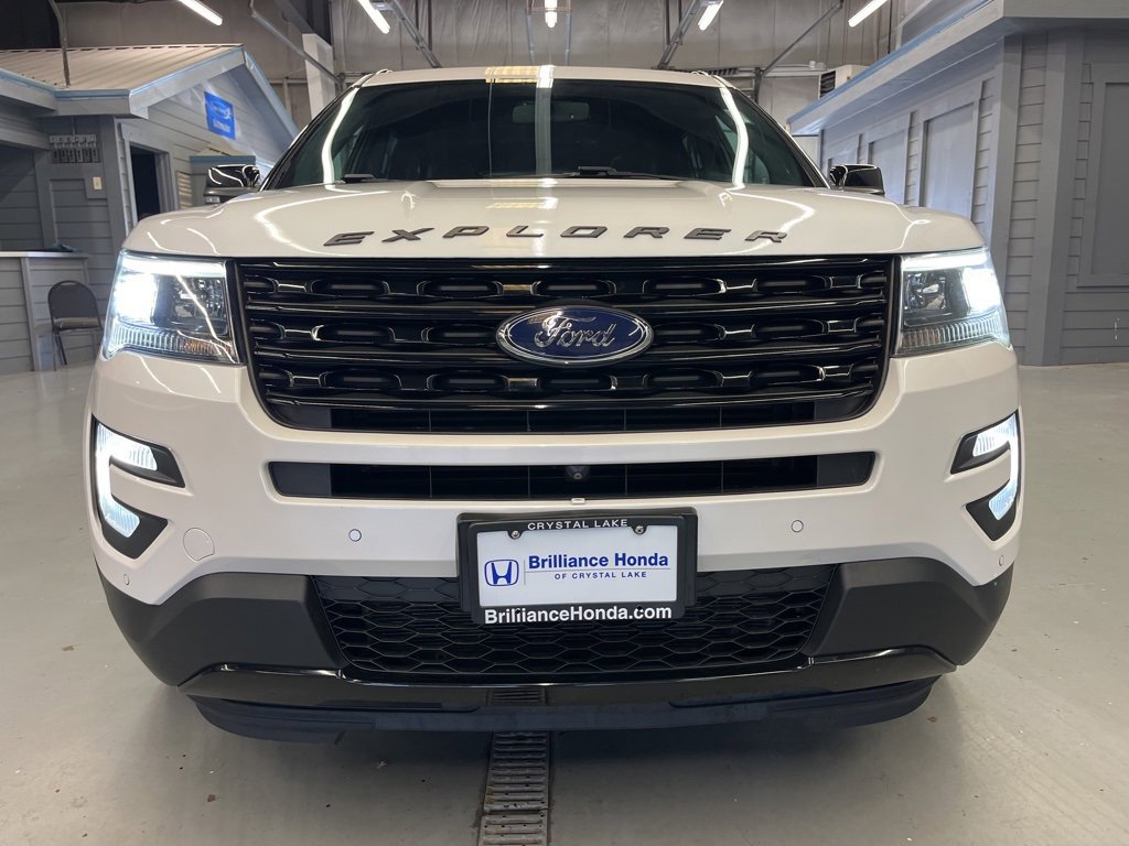 2017 Ford Explorer Sport photo 2