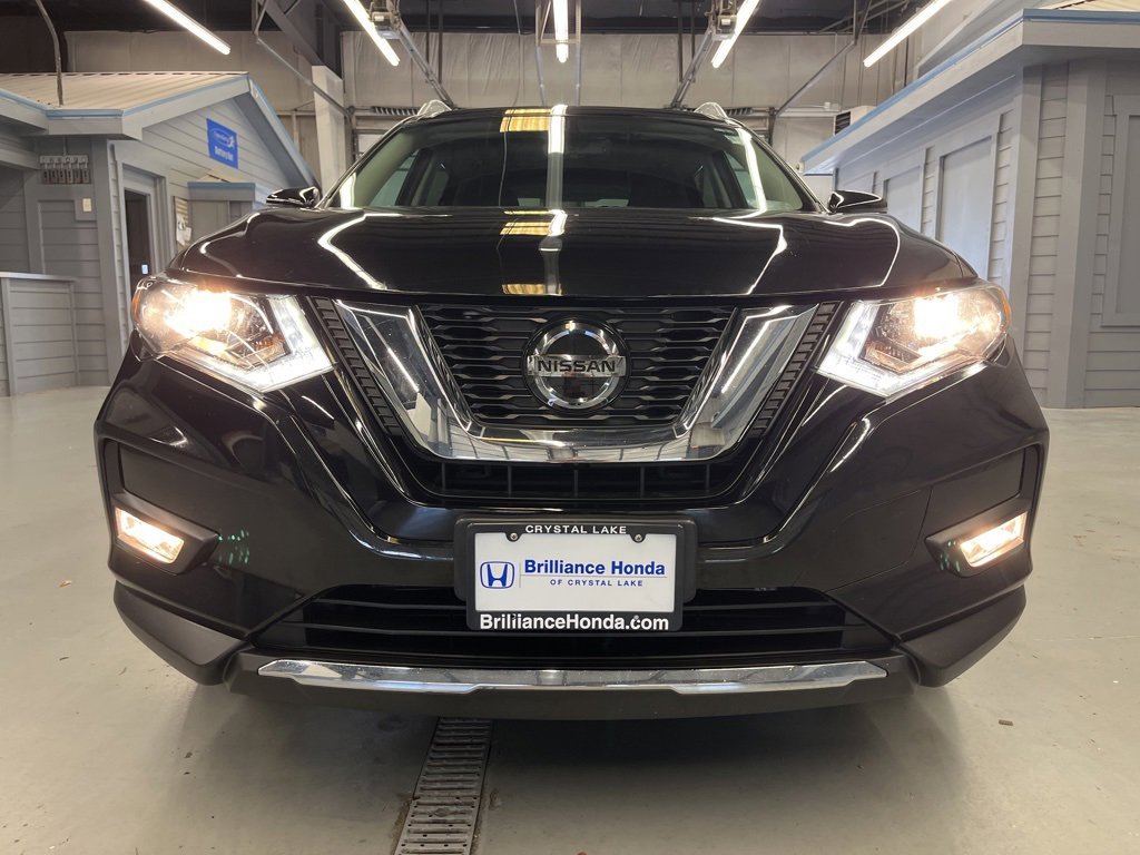 2018 Nissan Rogue SV photo 2