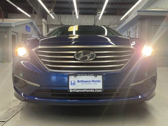 Used 2016 Hyundai Sonata SE with VIN 5NPE24AFXGH372663 for sale in Crystal Lake, IL