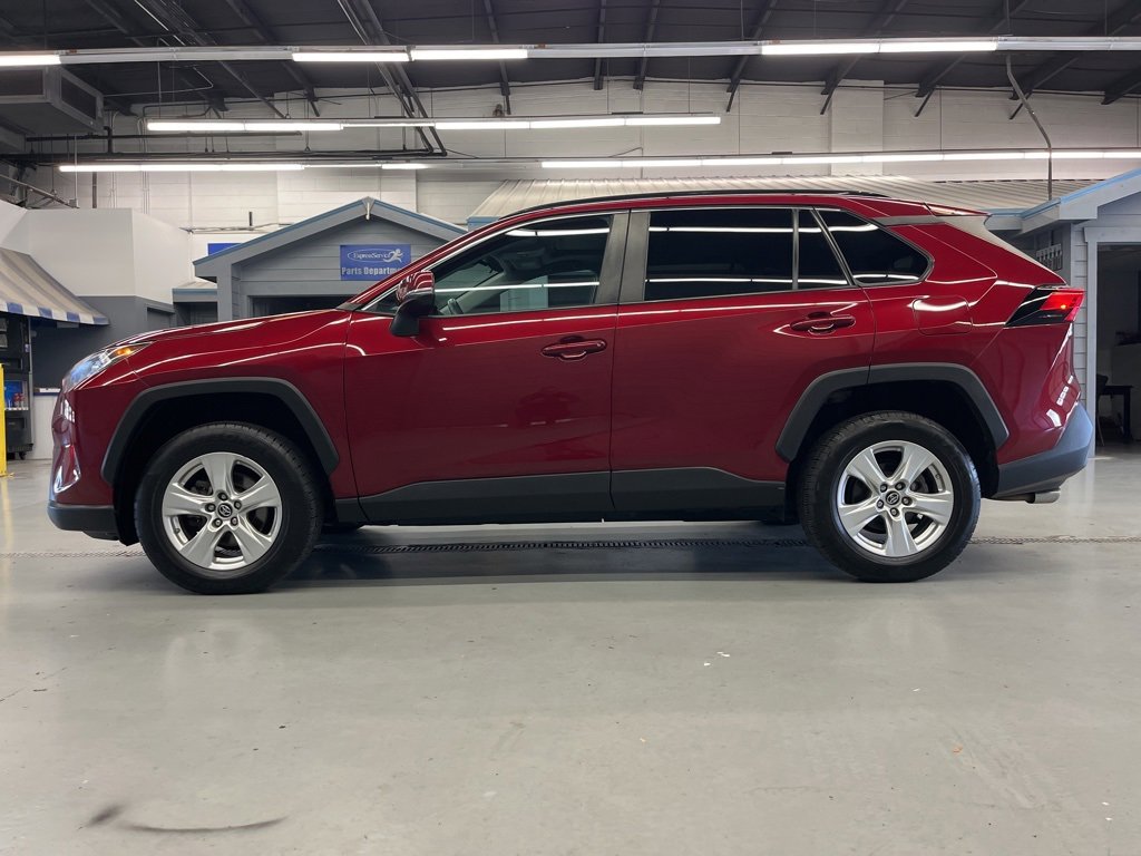 2019 Toyota RAV4 XLE photo 2