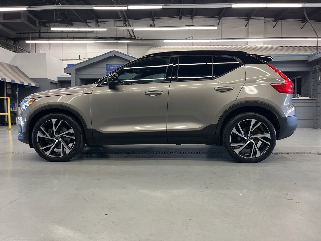 Used 2022 Volvo XC40 T5 AWD R-Design SUV