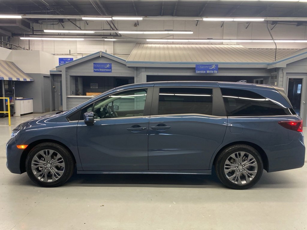 2025 Honda Odyssey Touring photo 4